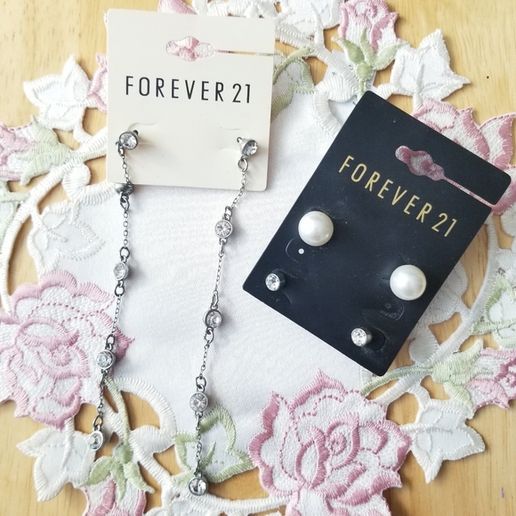 Forever 21 Jewelry - 💚 2/$6 Long Elegant White Crystal Dangle Earrings